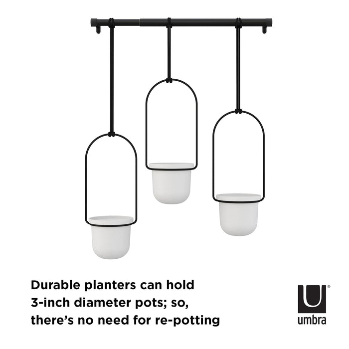 NSIMG-SHA256:e0a0adf7074ceff47e2af421c6d9b2aa33d051a05ad377c99922ecb2d6500919 · Isalbi Umbra Triflora Hanging Planter White & Black