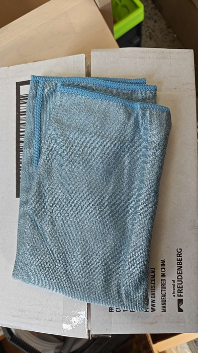 Oates MF-020B M/Fibre Cloth 40x40 (20pcs on Each Color) Blue , Green, Red, Glass