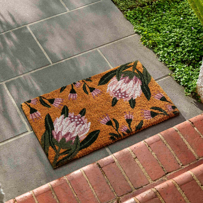 NSIMG-SHA256:833cced8bc258e9b2cb78bebc8d496baa4fac6e27a4416ecd3f4bd841c92ff15 · Isalbi Rogue Coir Door Protea Mat - Pink
