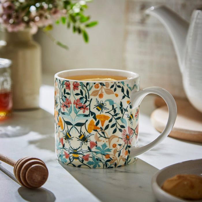 NSIMG-SHA256:0d8dd4393154dd9bb3eb0bbc7876ddb3add6cc79c1219501fd361c08c5ca99e2 · Isalbi Ulster Weavers Bee Bloom New Bone China Mug Multi-Coloured