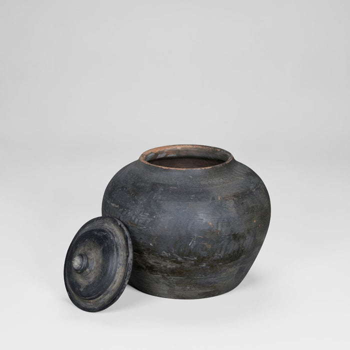 Shanxi 120 Year Terracotta Pot With Cap Small