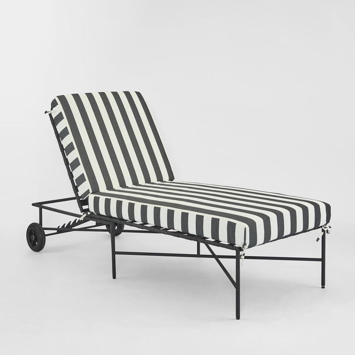 Sheffield Sunlounge Outdoor with B/W Stripe Cushion