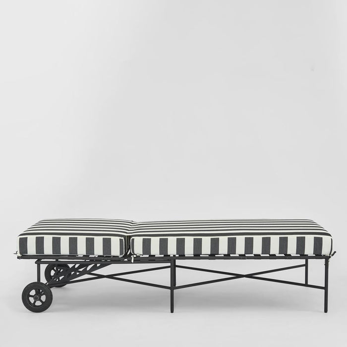 Sheffield Sunlounge Outdoor with B/W Stripe Cushion