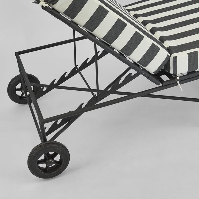 Sheffield Sunlounge Outdoor with B/W Stripe Cushion
