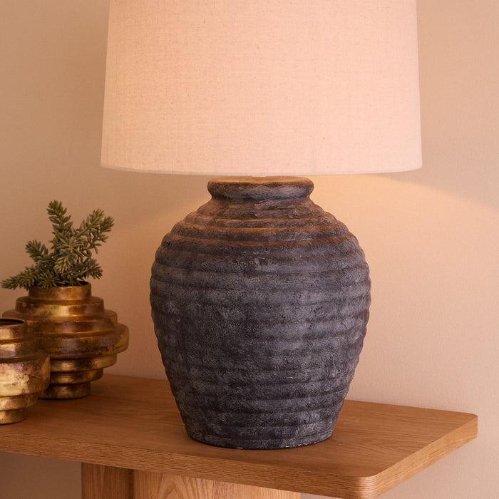 NSIMG-SHA256:d7912baab55ba1d2e0fefe0343a5b722576dae17ac1b142591d4bfb1db0a3977 · Isalbi Amalfi Hanford Table Lamp Charcoal & Taupe