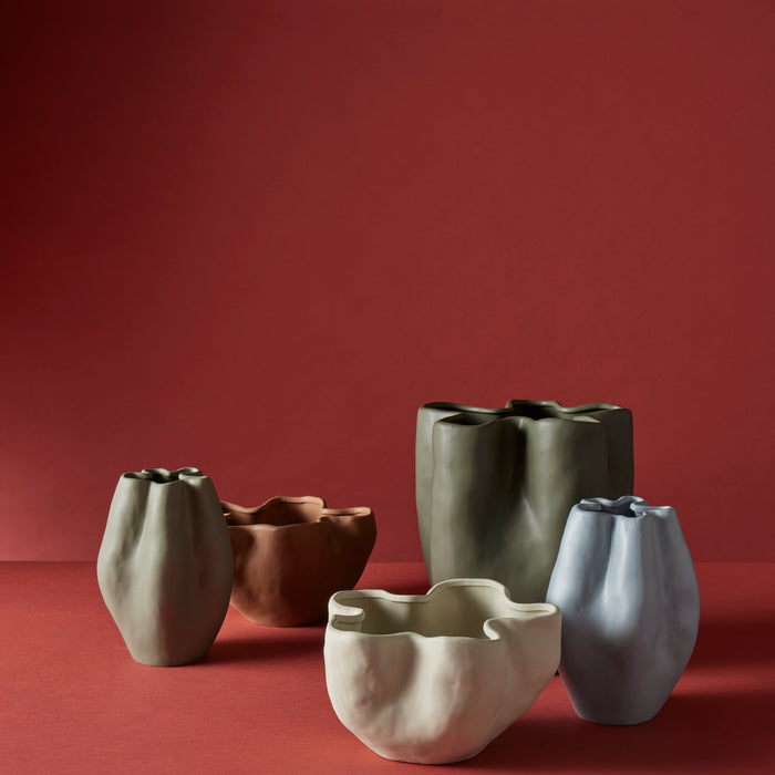 NSIMG-SHA256:5dbbfa07b8b59a8f7376db41a7b7eeea8f8b6b83c4bd6640f9b484bdbbcb5264 · Isalbi Amalfi Fluid Vase Cream