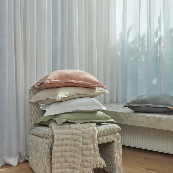 NSIMG-SHA256:90ccb8a154e04de9c2d26ffc9ab2a04a1e5f3207f08c0fc20622f07dcaead3d1 · Isalbi Amalfi Cove Linen Cushion Pink