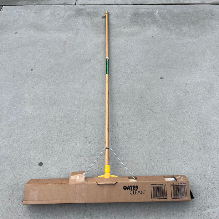 Oates B-12118FB 900mm Natural &amp; Synthetic Broom + Bracket – Heavy-Duty &amp; Extra-Wide Cleaning!