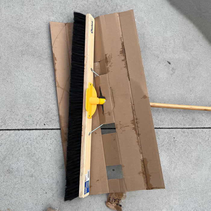 Oates B-12118FB 900mm Natural &amp; Synthetic Broom + Bracket – Heavy-Duty &amp; Extra-Wide Cleaning!