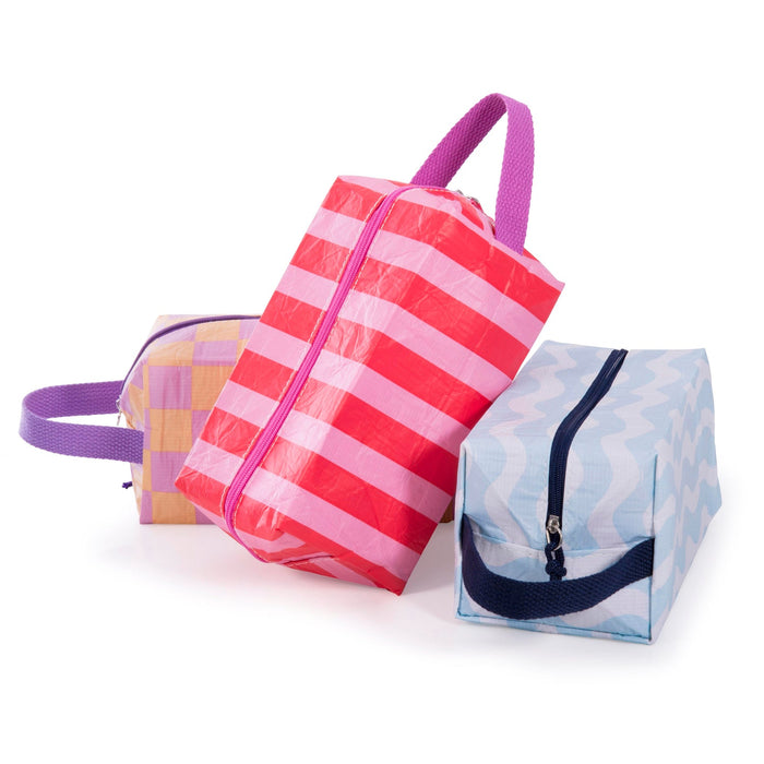 NSIMG-SHA256:b6f15d7d4dc8b4ce75a6c8f4de3cfde1874abea4cce670b4b981977f0e825591 · Isalbi isGift Toiletries Bag - Fly With Me CDU 12pcs/3 Assorted