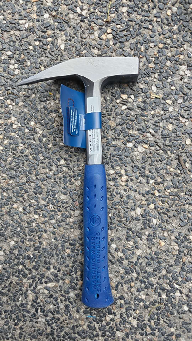 ESTWING 21 oz Solid steel German pattern latthammer with milled face, magnet and blue nylon vinyl sho